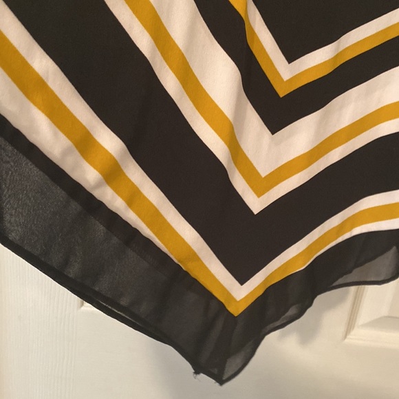 Alfani A symmetrical Mustard, white and black tunic!  NWT Stunning! No paper tag - Picture 9 of 10